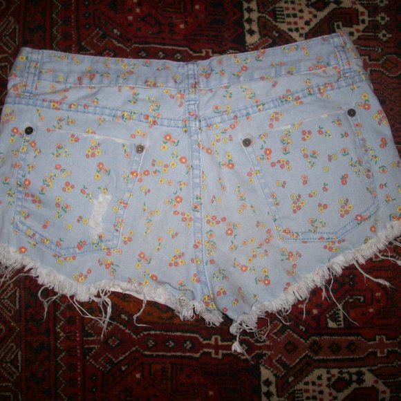Billabong Womens M Size 7 Shorts 32" Waist Daisy May Floral Denim Distressed - Picture 4 of 8